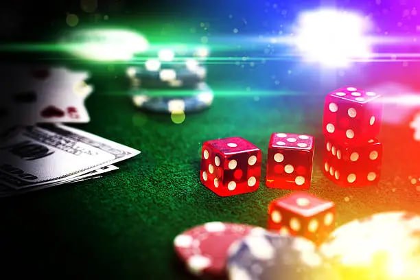 Suasana seru di meja casino live dengan dealer profesional